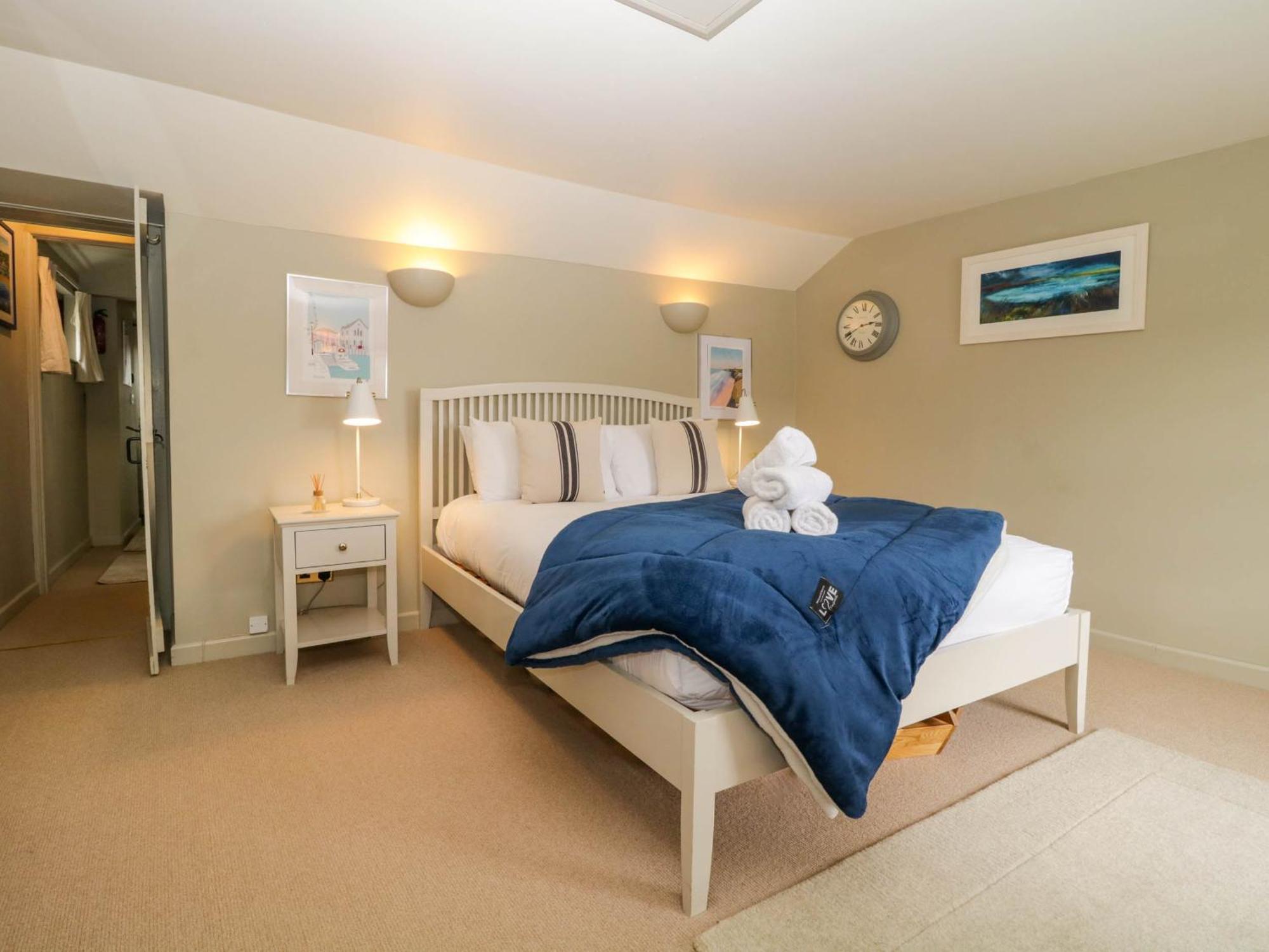4 Trenhaile Terrace Труро Экстерьер фото